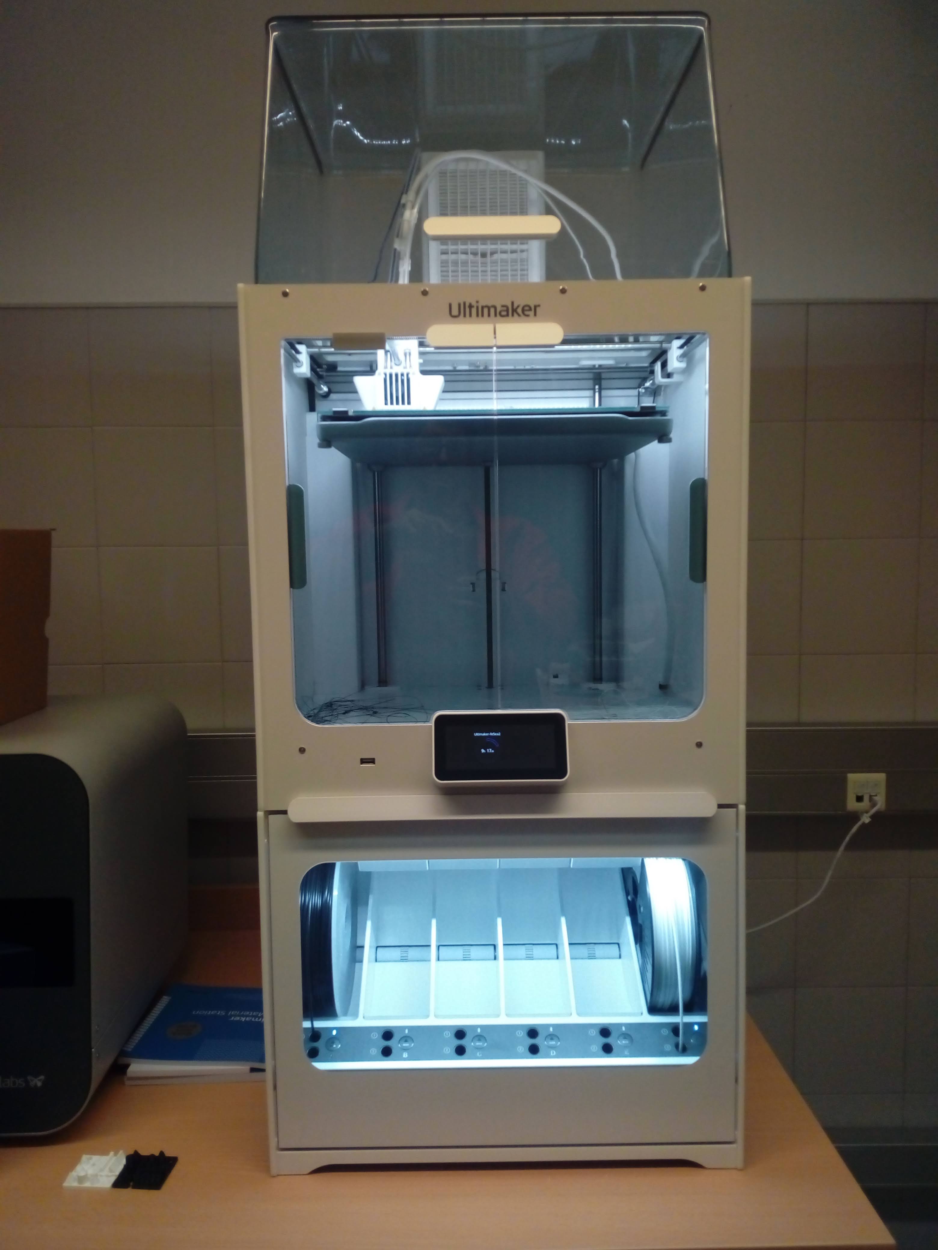 Ultimaker s5 + Material Station + Air Manager-02
